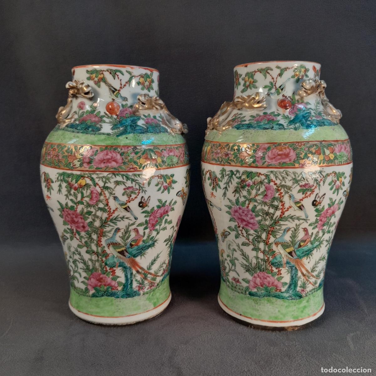 Vintage: PAREJA DE JARRONES BALUSTROS DE PORCELANA CHINA CON DRAGONES. FAMILIA ROSA. DINASTIA QING. S.XIX