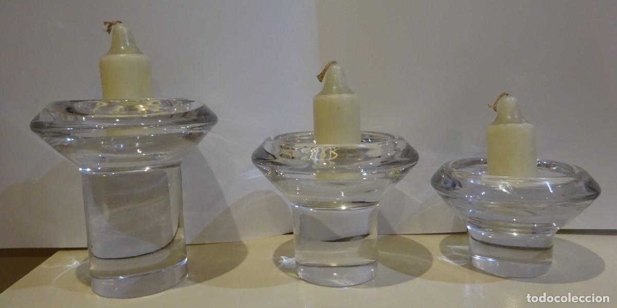 Vintage: 3 SOPORTES DE CRISTAL MACIZO, PORTAVELAS, CON SUS RESPECTIVAS VELAS, VELONES