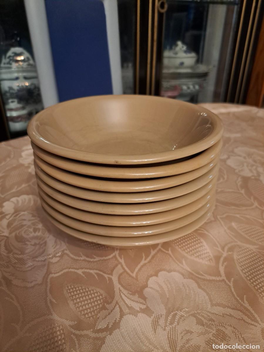 Vintage: Lote de 8 platos hondos de cer&aacute;mica gres, en color Beige, vintage, como marca una N