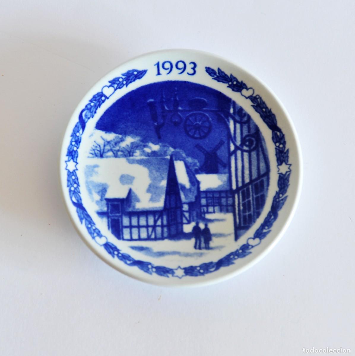 Vintage: Peque&ntilde;o plato decorativo vintage de porcelana. Denmark 1993 Fajance Den Gamble by the Old Town Royal