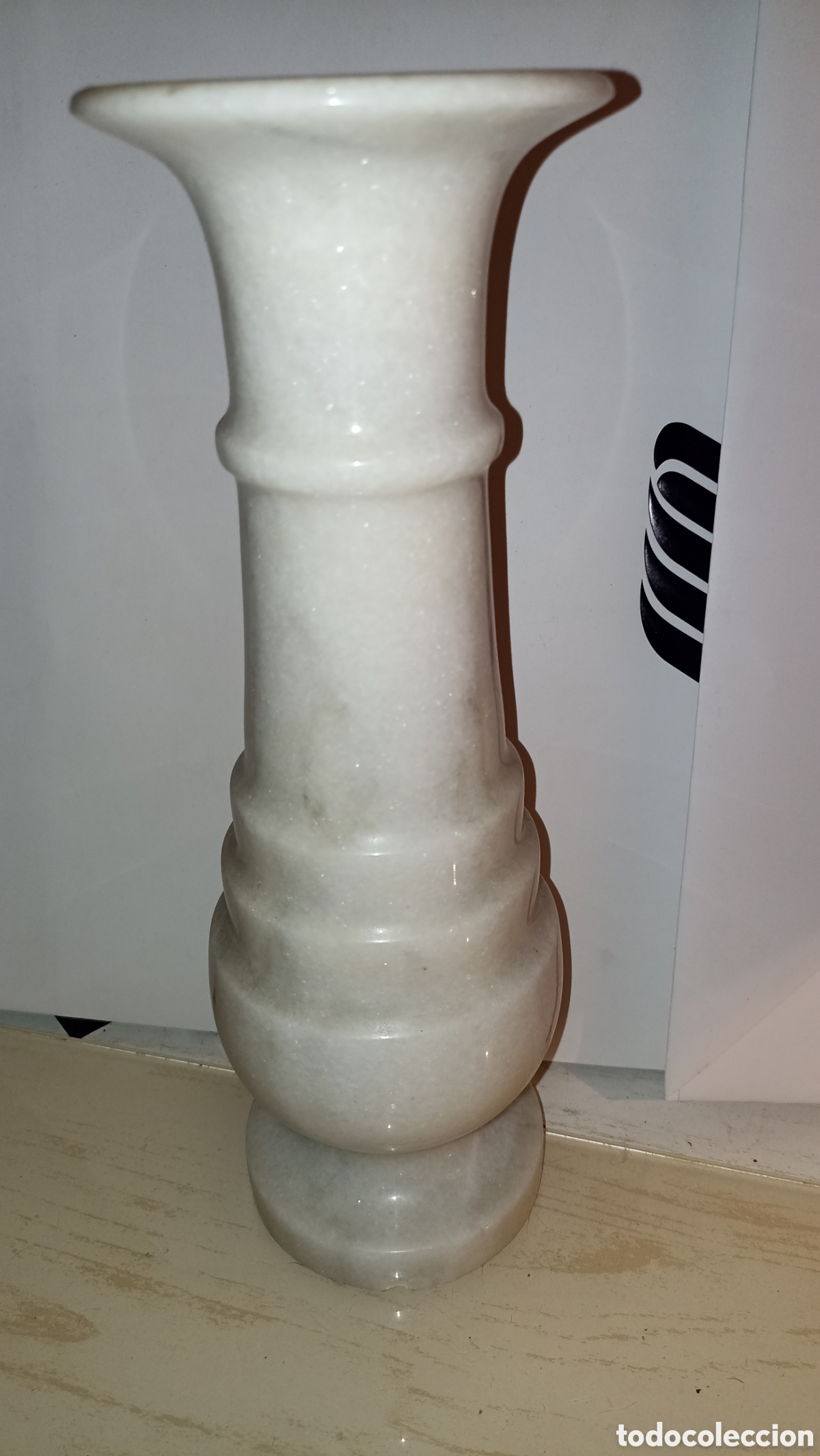 Vintage: Elegante Jarr&oacute;n / Florero Vintage de M&aacute;rmol Blanco (30 cm)
