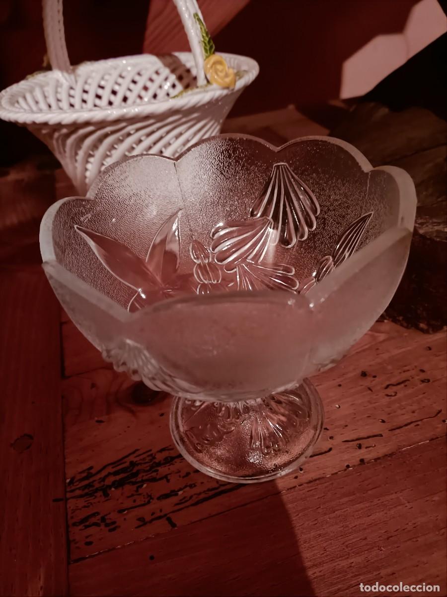 Vintage: Cuenco de cristal tallado con pedestal &ndash; Vintage (a&ntilde;os 50&ndash;70)