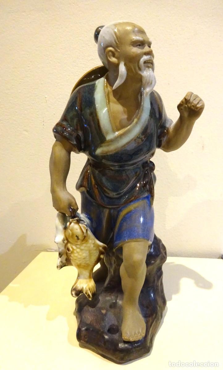 Vintage: FIGURA DE PORCELANA DE PESCADOR ORIENTAL, CHINO, JAPON&Eacute;S, CON MARCA Y NUMERACI&Oacute;N EN LA BASE, A&Ntilde;OS 70