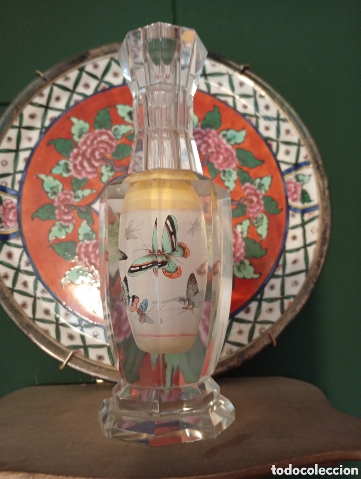 Vintage: Peque&ntilde;o jarr&oacute;n octogonal de cristal de estilo chinesco