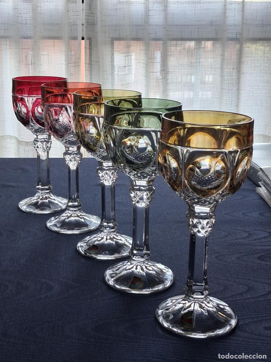 Vintage: JUEGO DE 5 COPAS DE COLORES DE CRISTAL TALLADO HOFBAUER