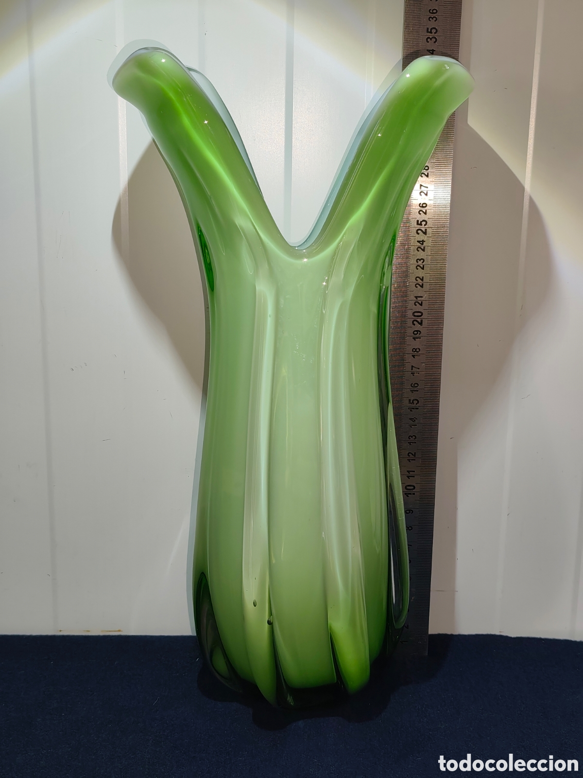 Vintage: Florero / Jarr&oacute;n Escult&oacute;rico de Vidrio Opalino Verde y Blanco - Murano / Mid-Century