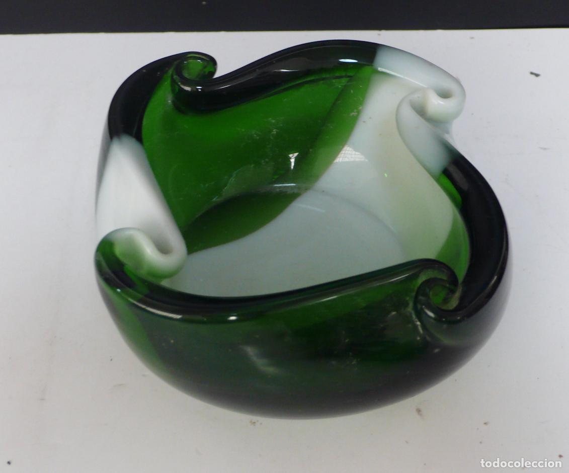 Vintage: CUENCO DE CRISTAL VERDE CON BLANCO