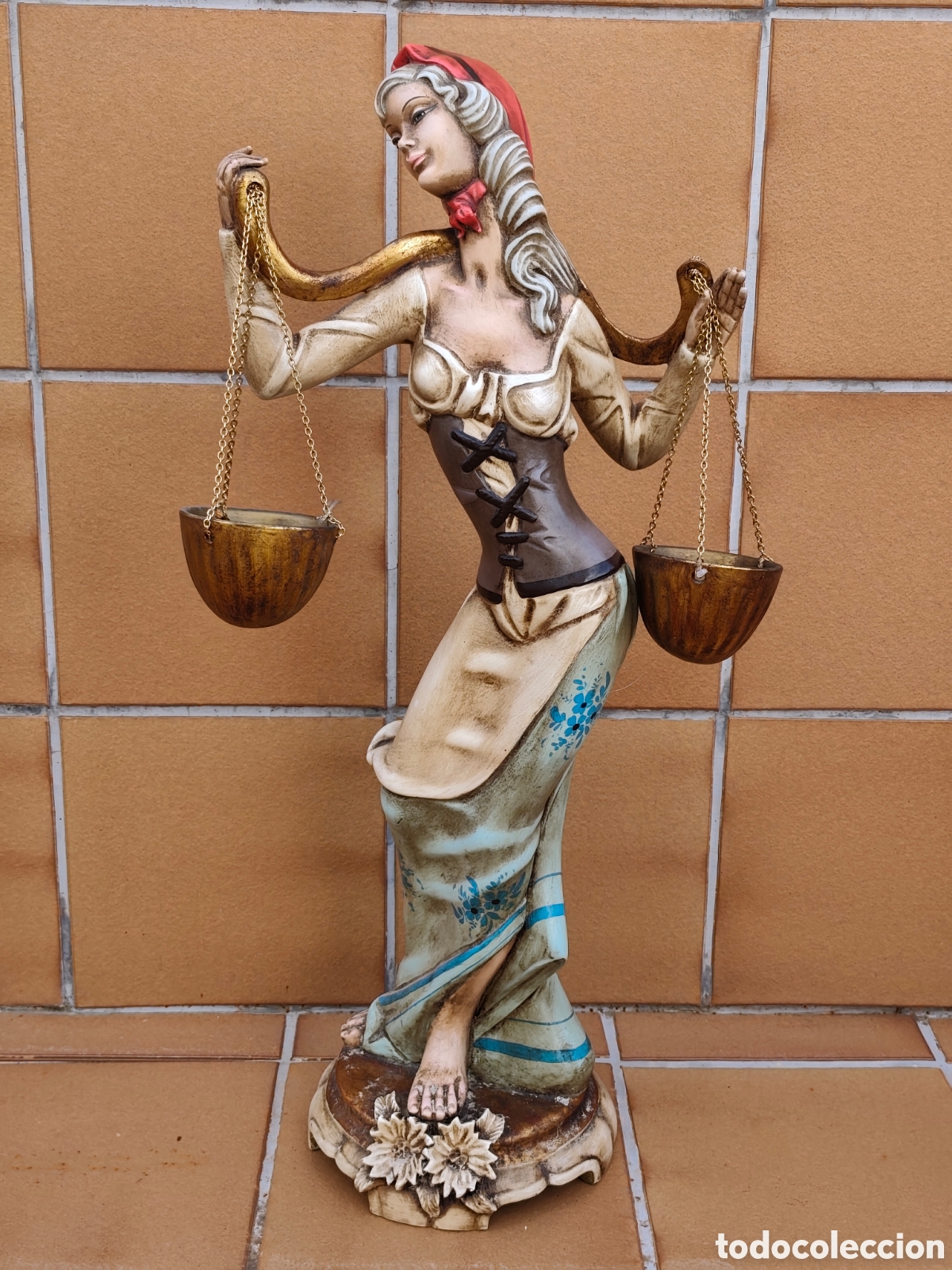 Vintage: Figura Vintage Mujer Agualevadora / Portadora con Balanza FRANJO &ndash; Cer&aacute;mica (72 cm)