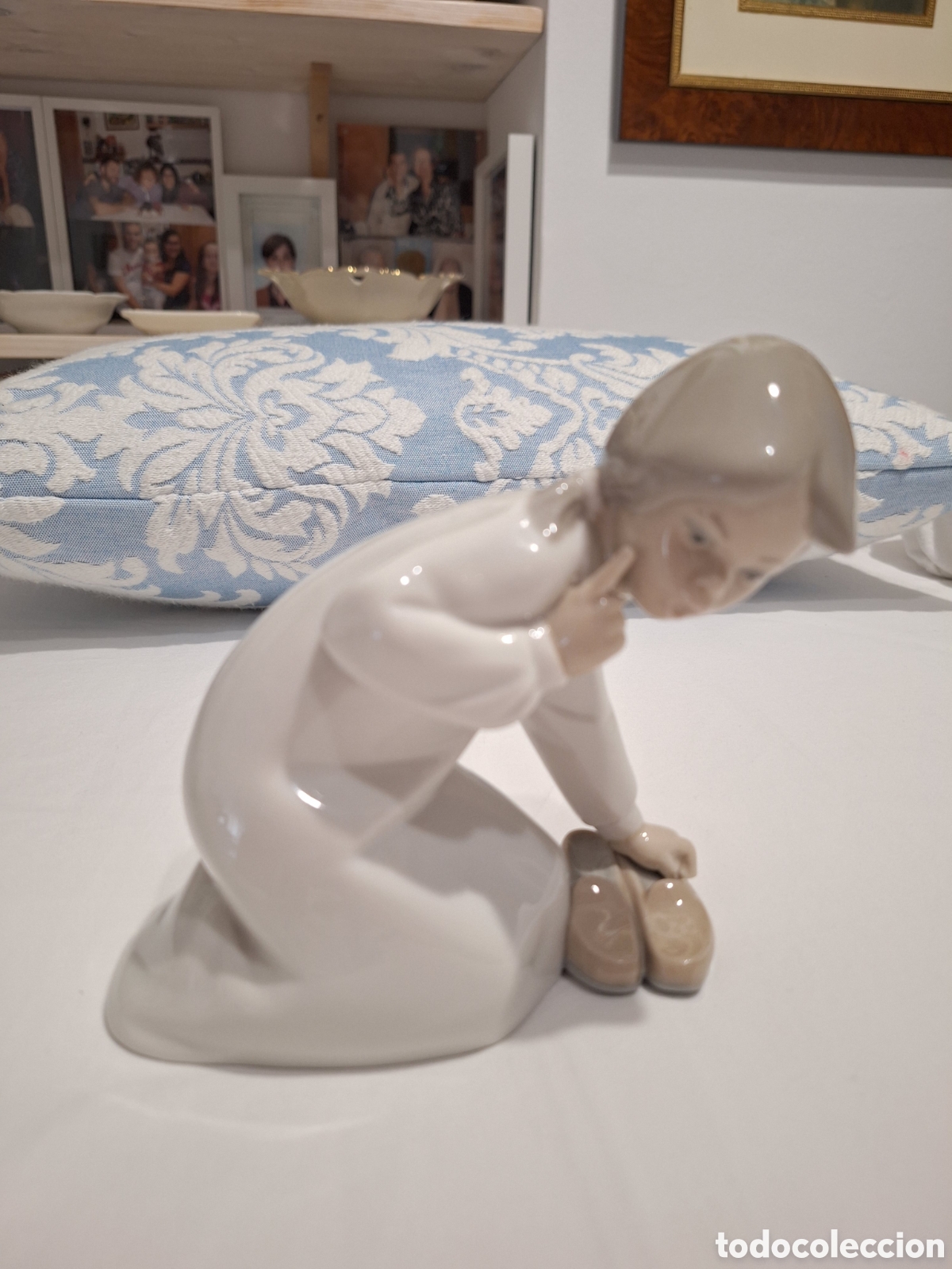 Vintage: Ni&ntilde;a con zapatillas de la marca Lladro.