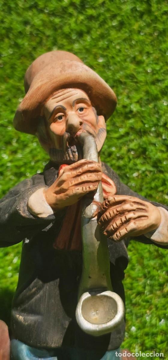 Vintage: Figura m&uacute;sico con instrumento de viento Como nuevo