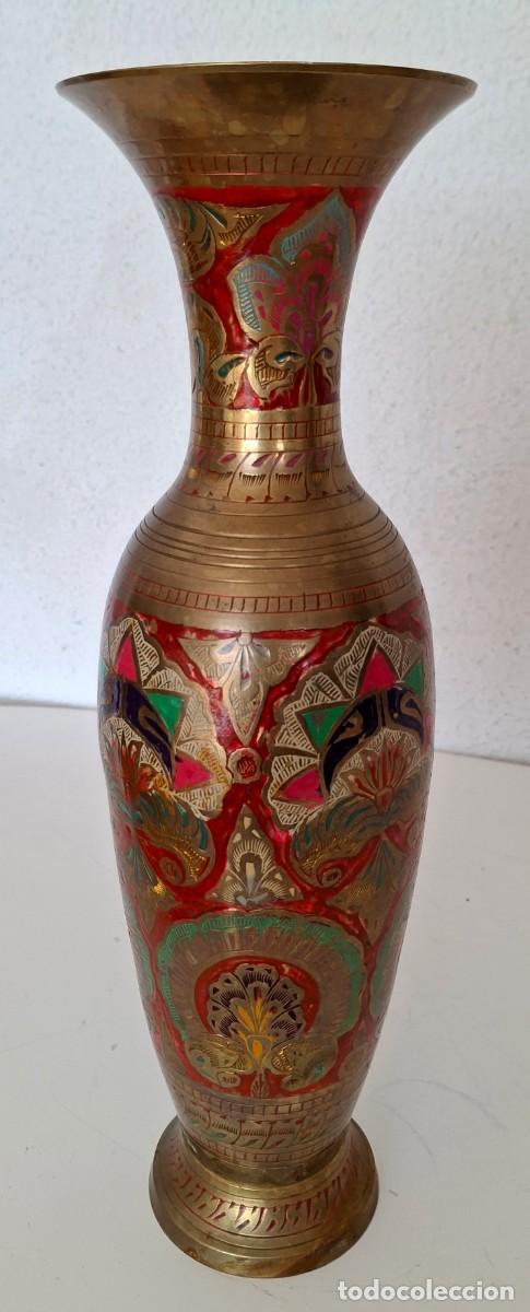 Vintage: Jarr&oacute;n de lat&oacute;n metal damasquinado motivos orientales 36 cm alto