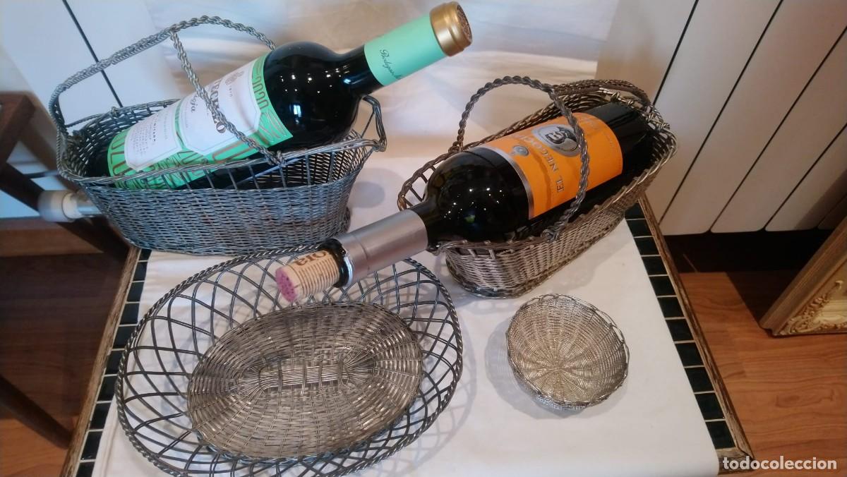 Vintage: dos botelleros y dos cestas alambre