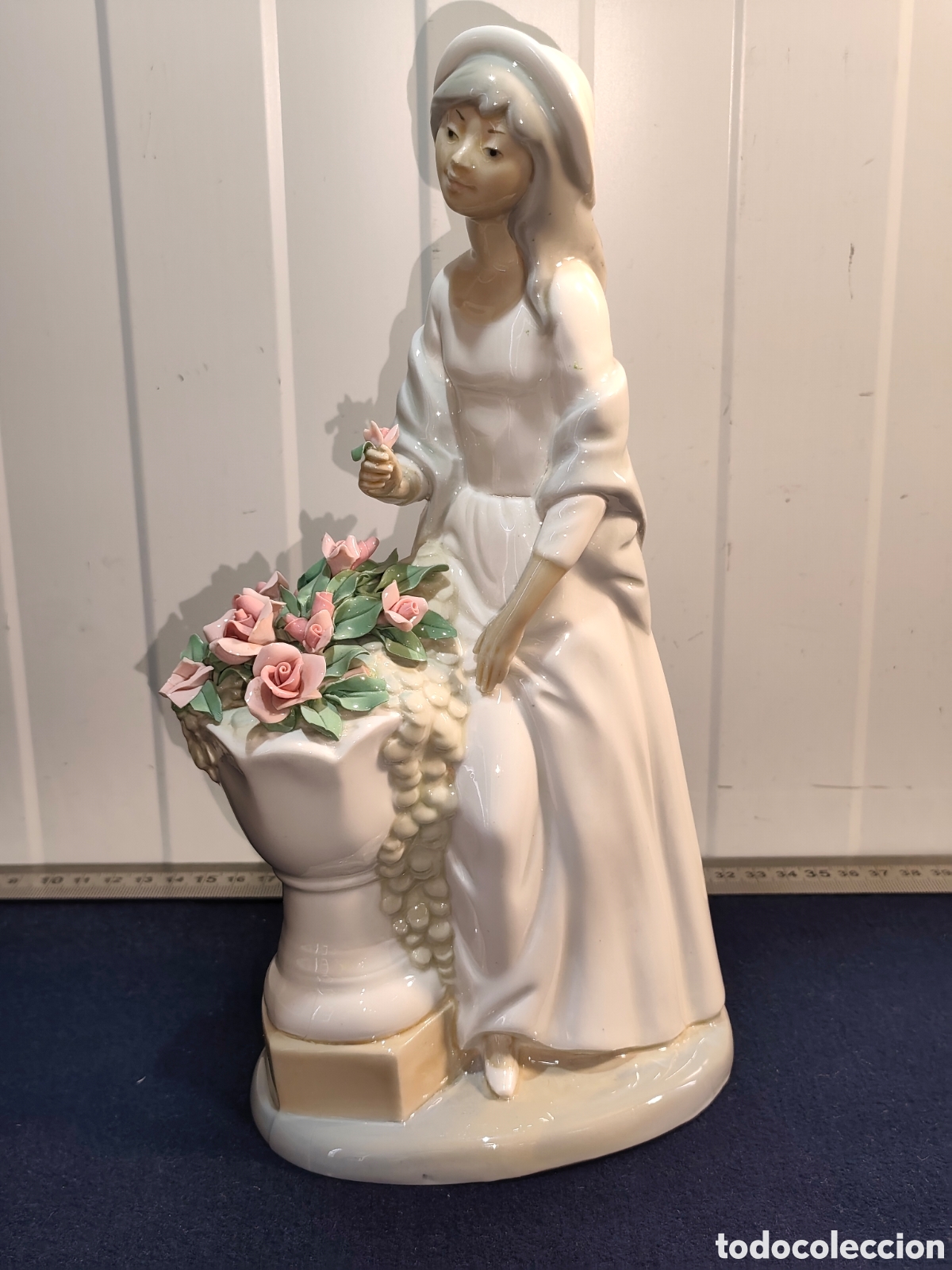 Vintage: Figura de Porcelana Miquel Requena: Dama con Cesta de Rosas (Para Restaurar)
