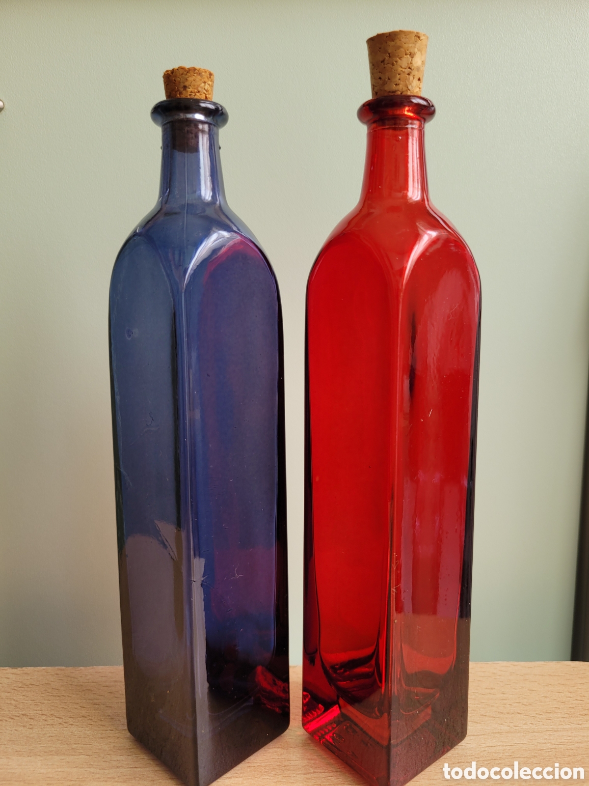 Vintage: BOTELLAS DE CRISTAL-VIDRIO, DE COLORES (2)