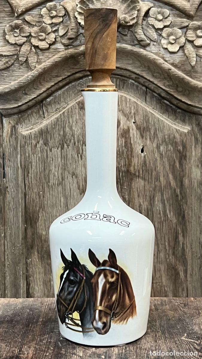 Vintage: Botella co&ntilde;ac licor c&oacute;ctel porcelana tap&oacute;n madera olivo dos caballos Espa&ntilde;a a&ntilde;os 50 60 30cms