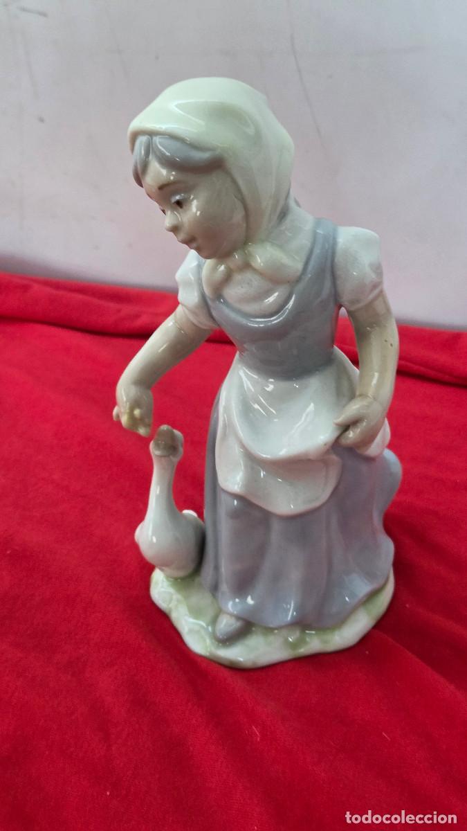 Vintage: figura de porcelana firmada