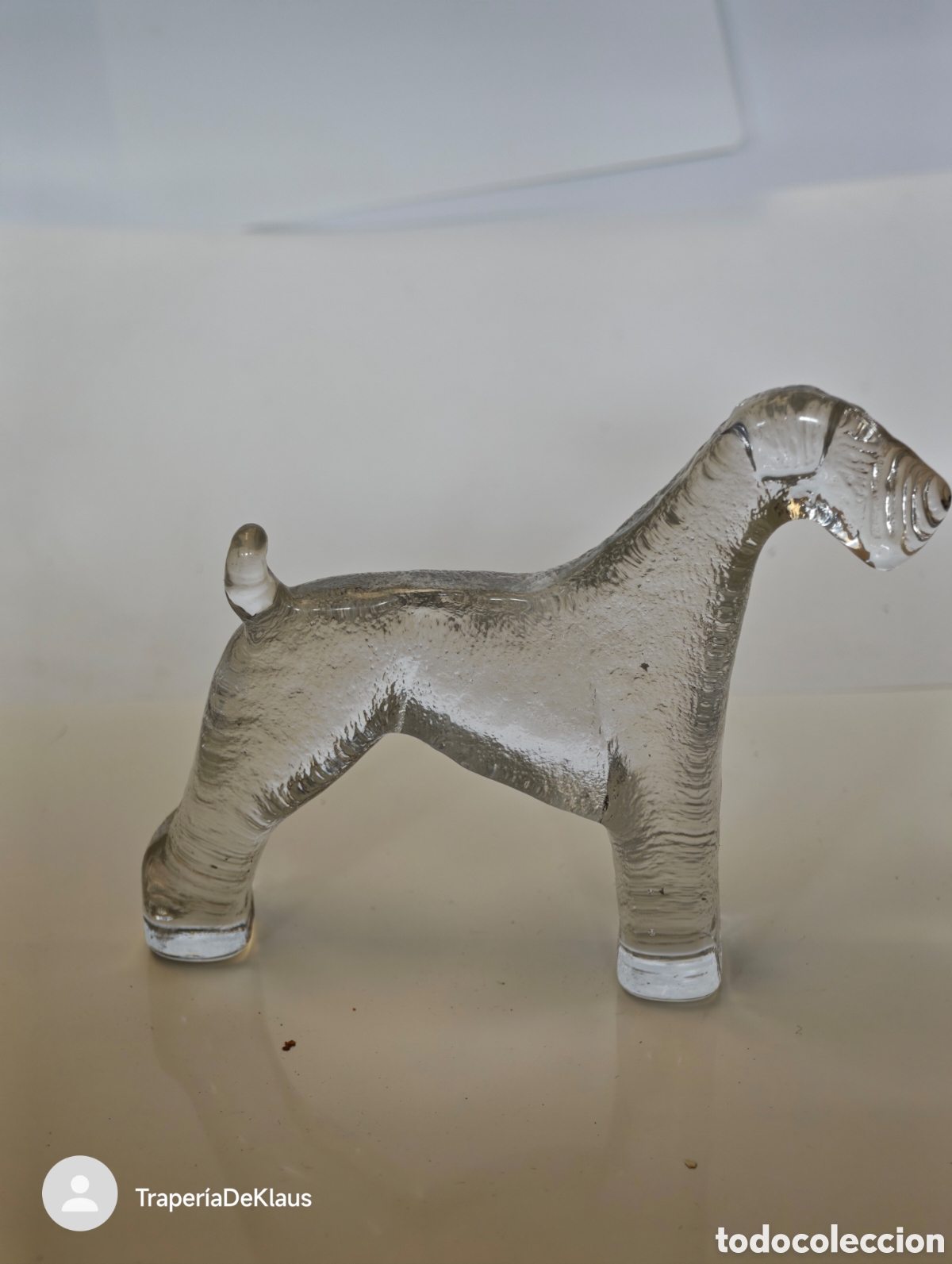 Vintage: figurita de cristal macizo moldeado con la silueta de un terrier - car151
