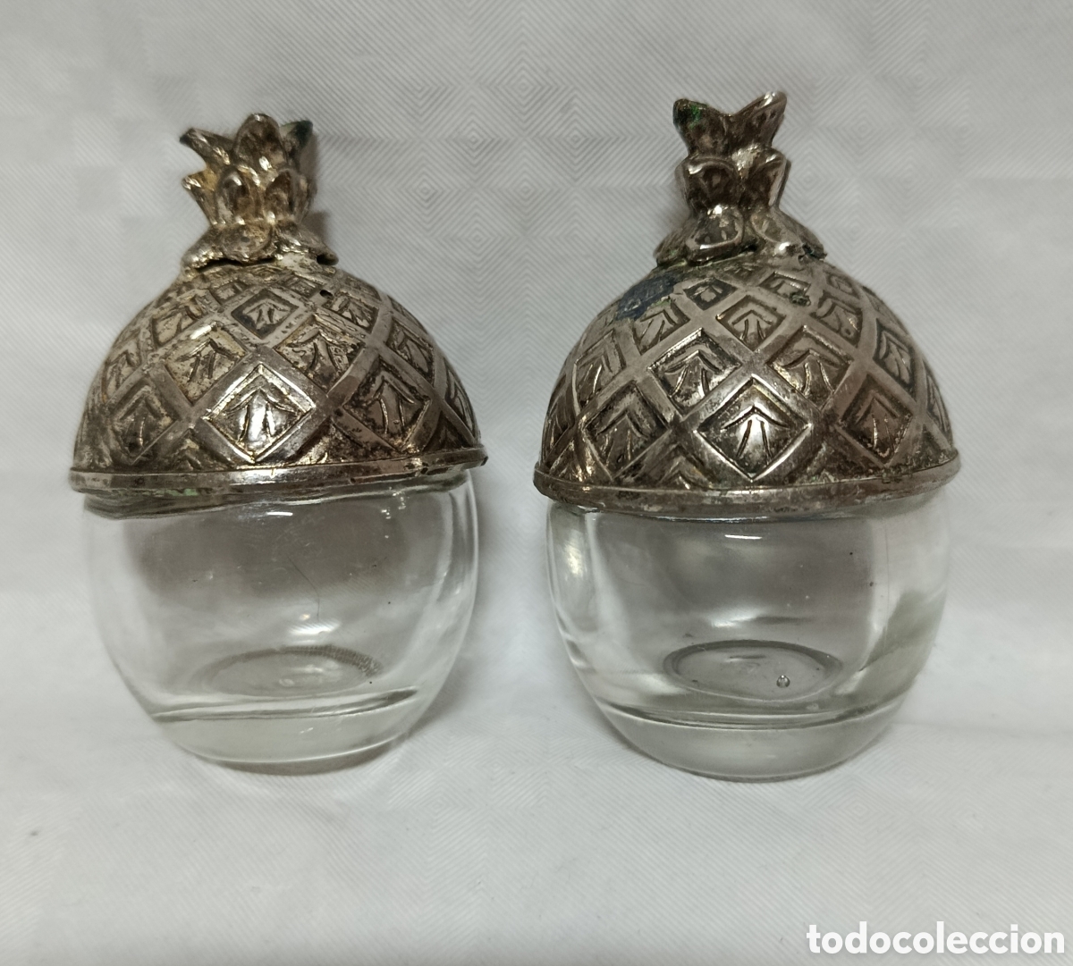 Vintage: JUEGO VINTAGE DE SALERO Y PIMENTERO EN CRISTAL Y METAL PLATEADO