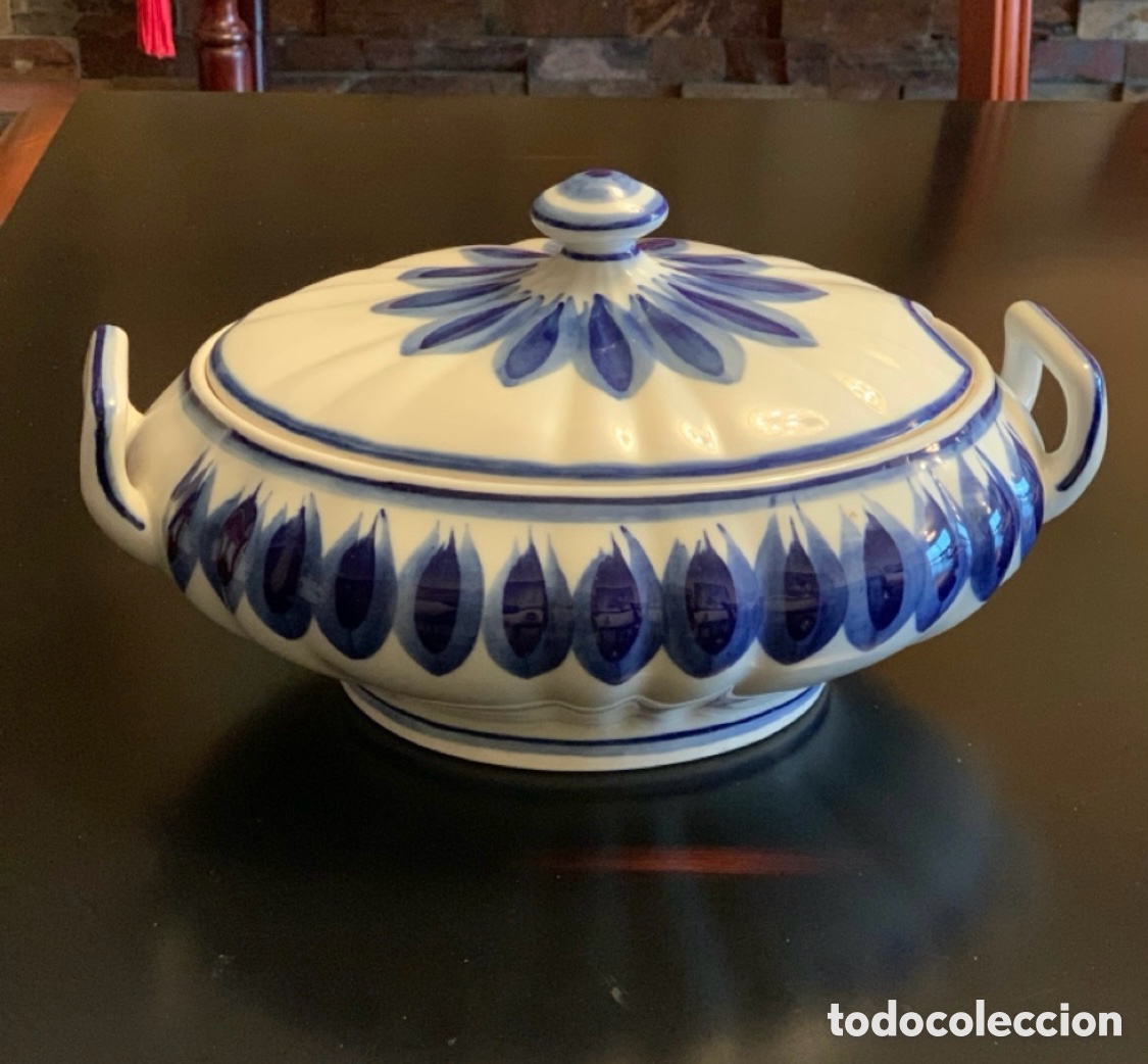 Vintage: Sopera de porcelana blanca y azul