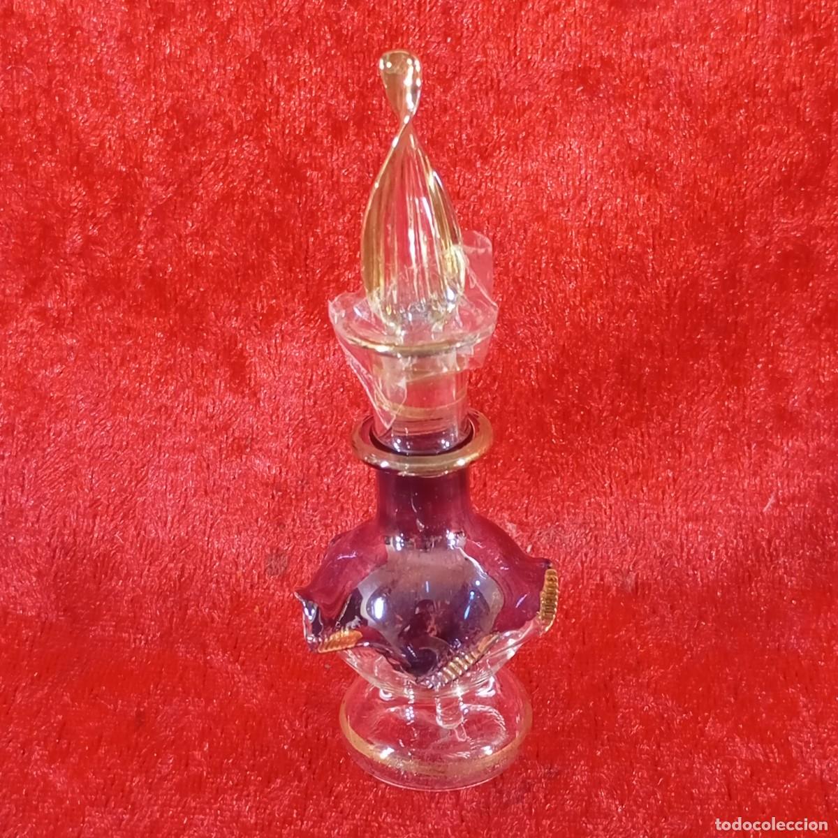 Vintage: FRASCO DE PERFUME DE CRISTAL - TALLADO Y PINTADO CON ORO - 8 CM