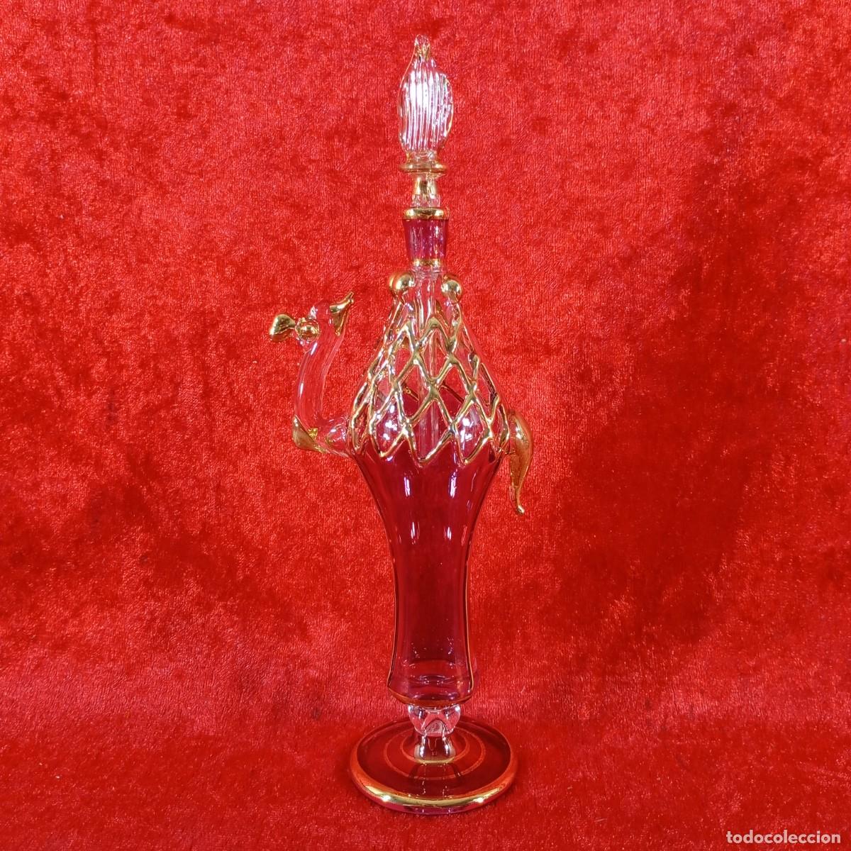 Vintage: FRASCO DE PERFUME DE CRISTAL - CAMELLO - TALLADO Y PINTADO CON ORO - 19 CM