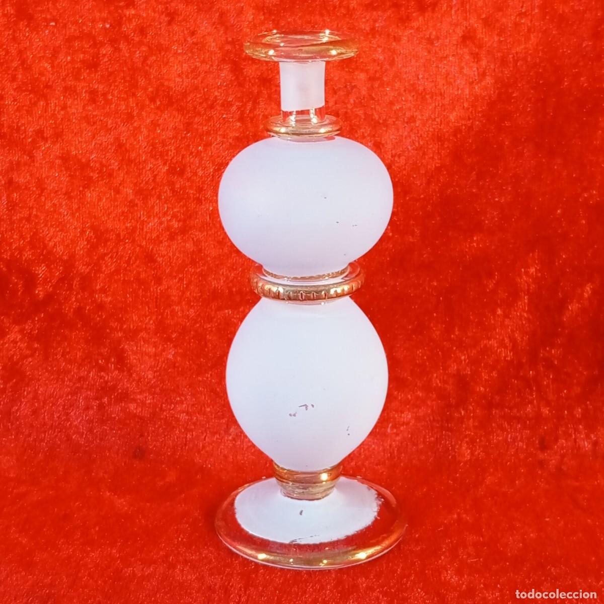 Vintage: FRASCO DE PERFUME DE CRISTAL - TALLADO Y PINTADO CON ORO - 11 CM