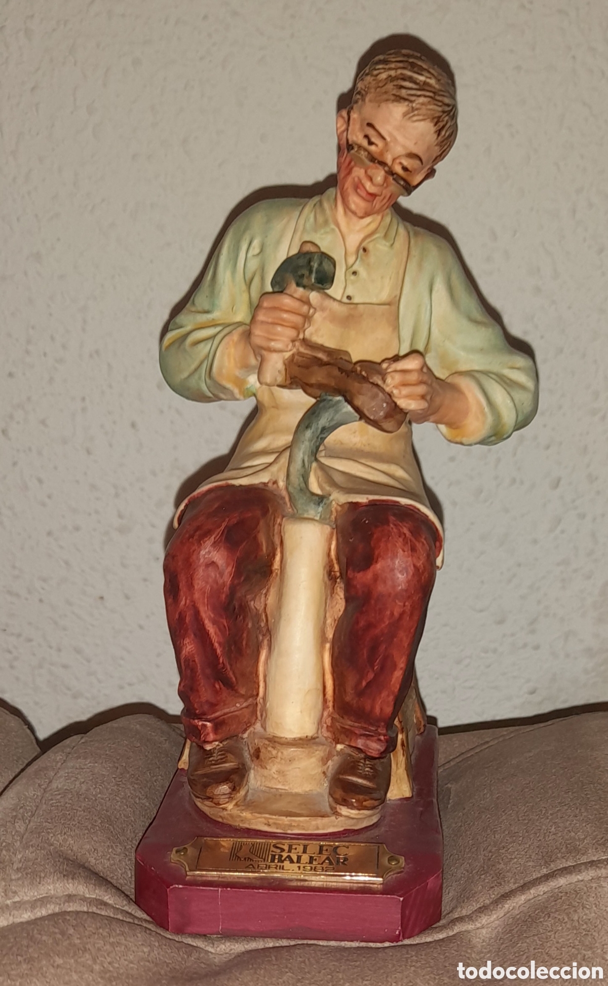 Vintage: Figura cer&aacute;mica zapatero