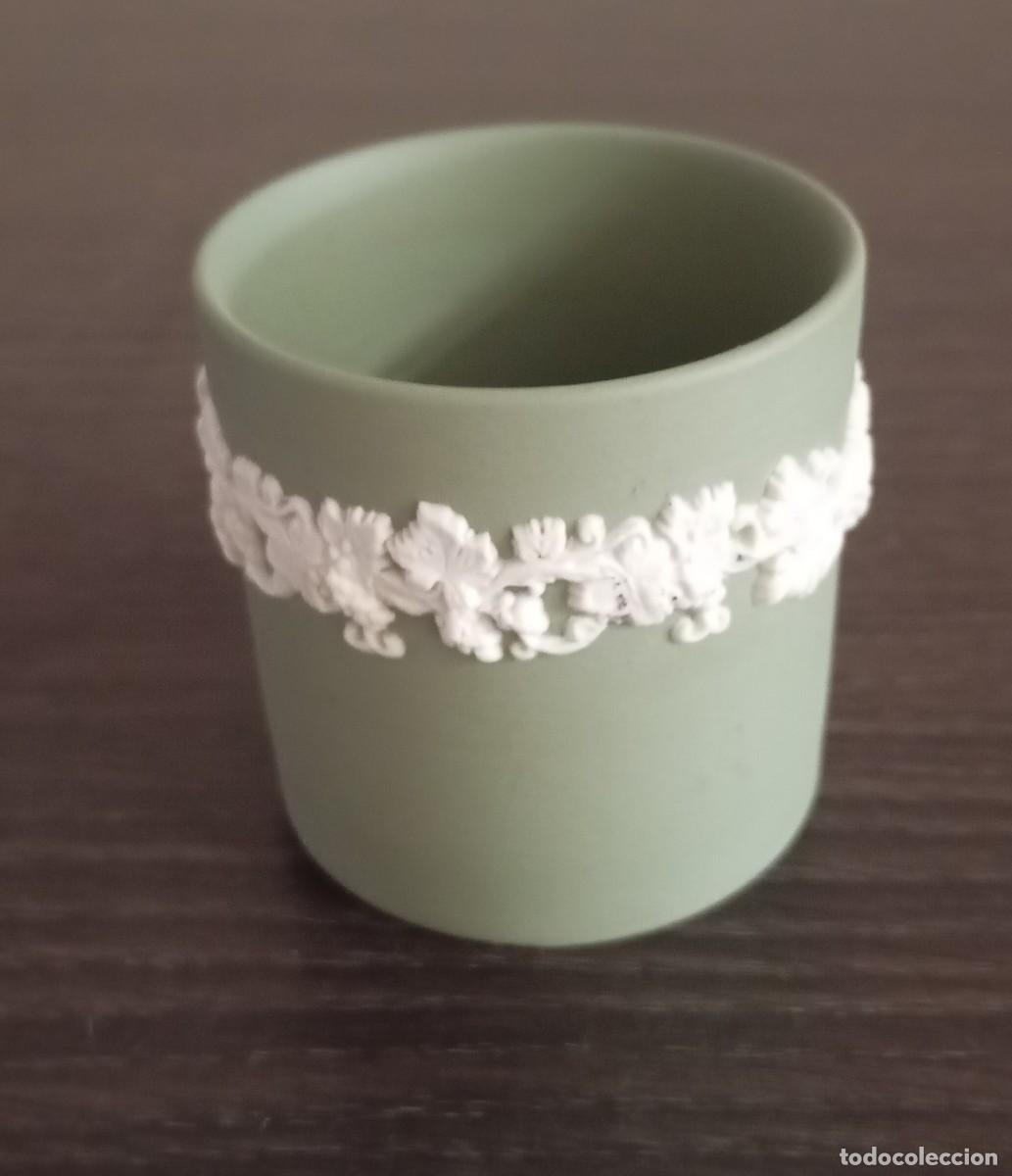 Vintage: HERMOSO PORTA CIGARRILLOS DE CER&Aacute;MICA VERDE SALVIA,DE WEDGWOOD JASPERWARE,VINTAGE DE LOS A&Ntilde;OS 70