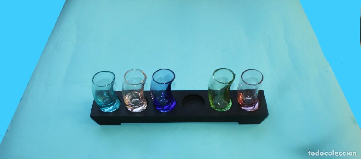 Vintage: Juego vasos chupito distintos colores - Falta 1 vaso
