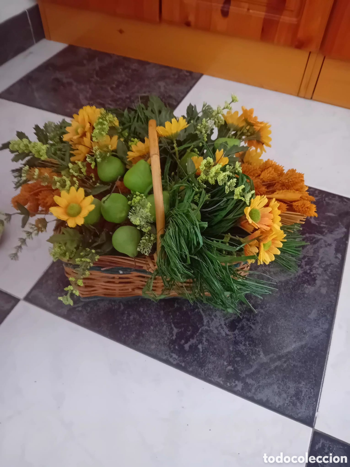 Vintage: Centro de flores artificiales con cesta