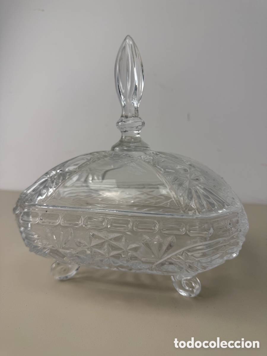 Vintage: Bombonera o dulcero en cristal con tapa. 19x13,5 alto 20,5