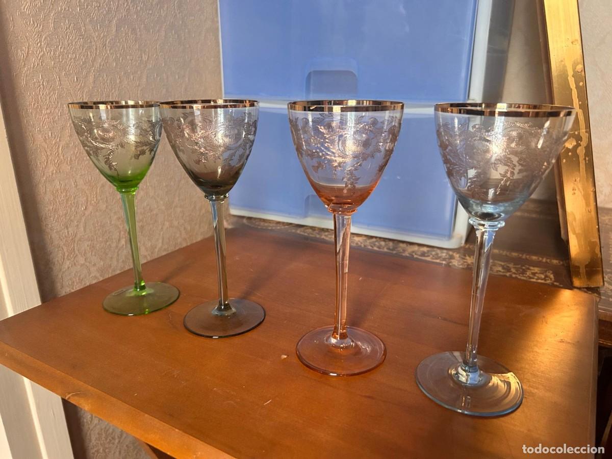 Vintage: Copas de vino arlequ&iacute;n vintage de cristal soplado, decoradas con un patr&oacute;n floral grabado al &aacute;cido