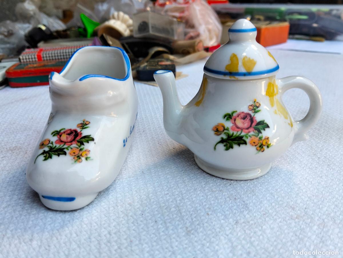 Vintage: Pareja figuras decorativas vintage figuritas porcelana blanca azul flores zapato tetera a&ntilde;os 70-80