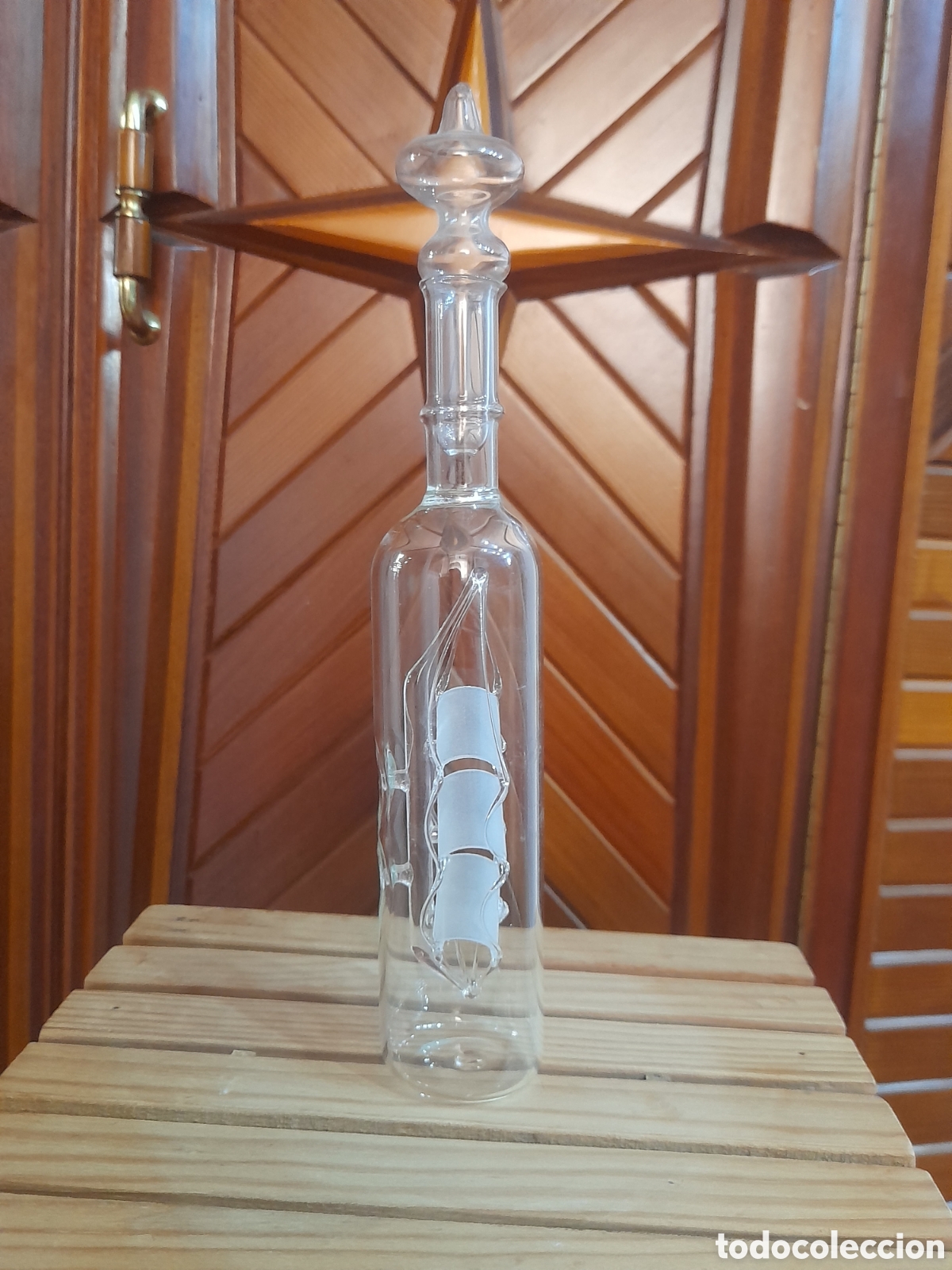 Vintage: Botella de vidrio soplado con barco