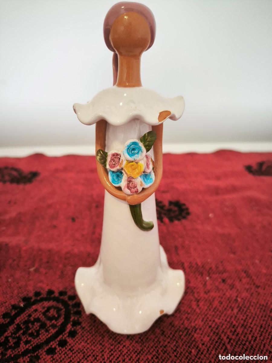 Vintage: Figura Decorativa De Cer&aacute;mica Con Flores En Relieve 22 Cm | Elegante Adorno Vintage