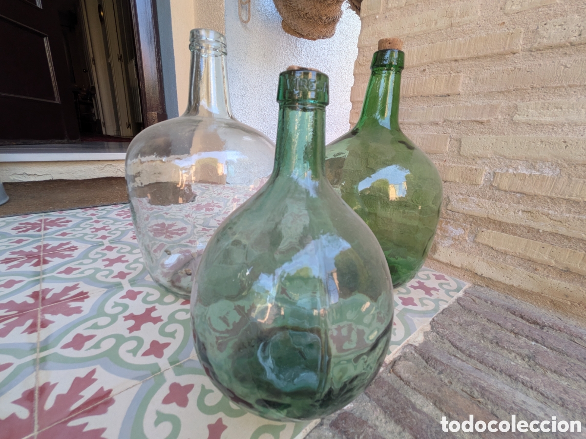 Vintage: Tres Damajuanas de cristal transparente.