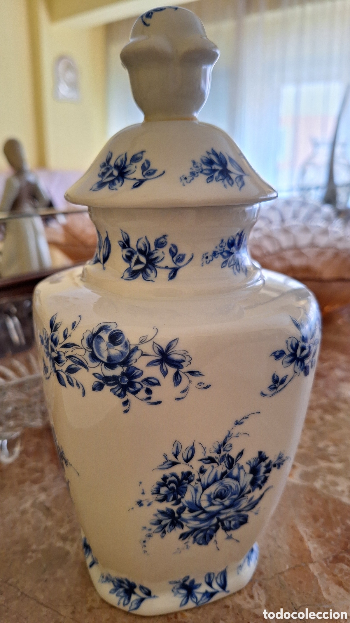 Vintage: Tibor de cer&aacute;mica azul y blanco