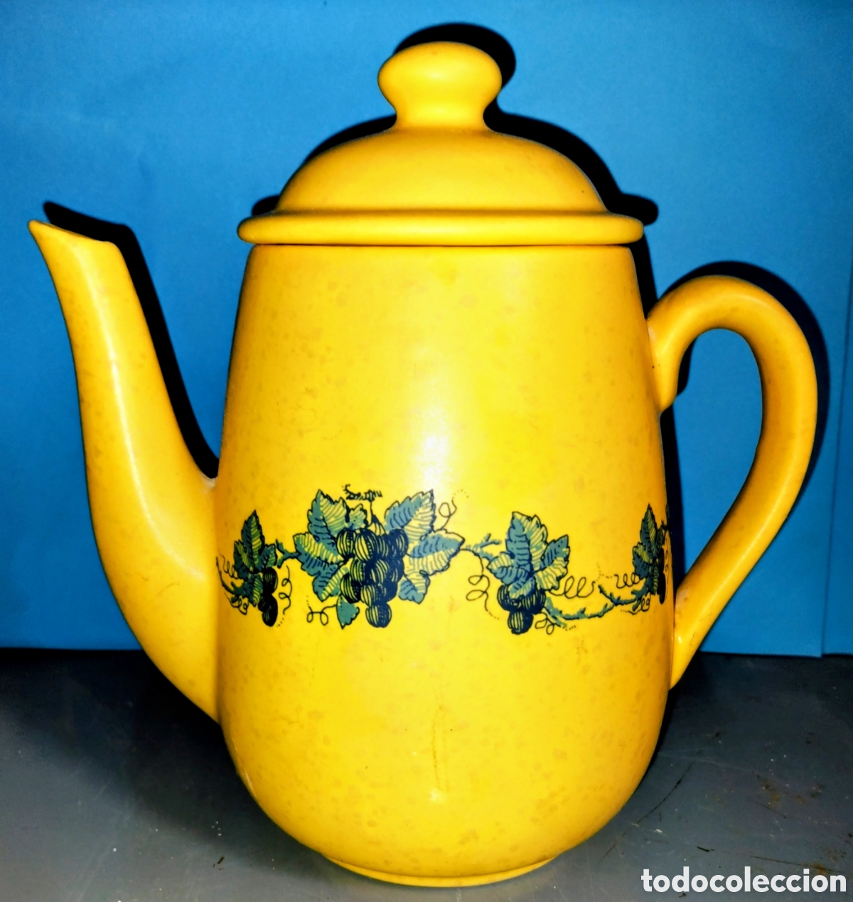 Vintage: LECHERA VINTAGE de CER&Aacute;MICA AMARILLA marca ARCOLA nueva SIN ESTRENAR (ver fotos).