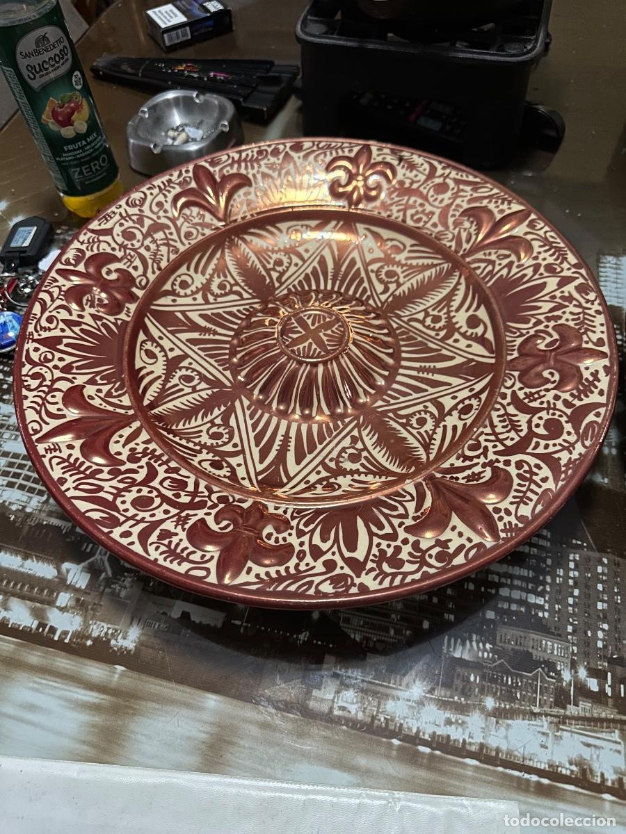 Vintage: Gran plato cer&aacute;mica Manises reflejos metalicos