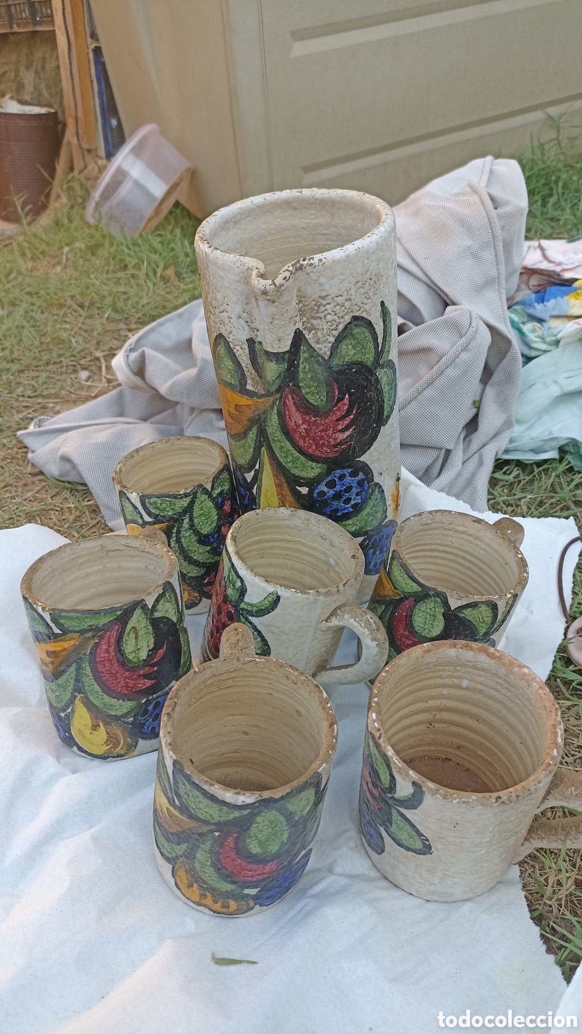 Vintage: Juego de Jarra y 6 Jarras de Cer&aacute;mica Artesanal Pintadas a Mano &ndash; Estilo R&uacute;stico / Vintage