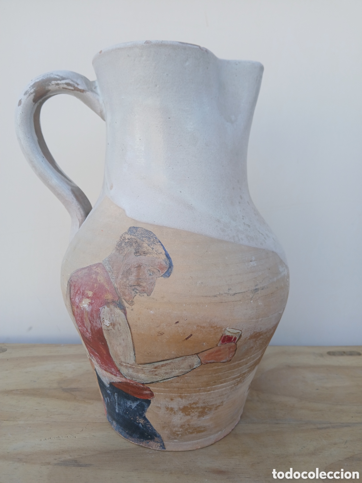 Vintage: ANTIGUA JARRA POPULAR PARA VINO DE BARRO ESMALTADO PINTADO HOMBRE BEBIENDO.