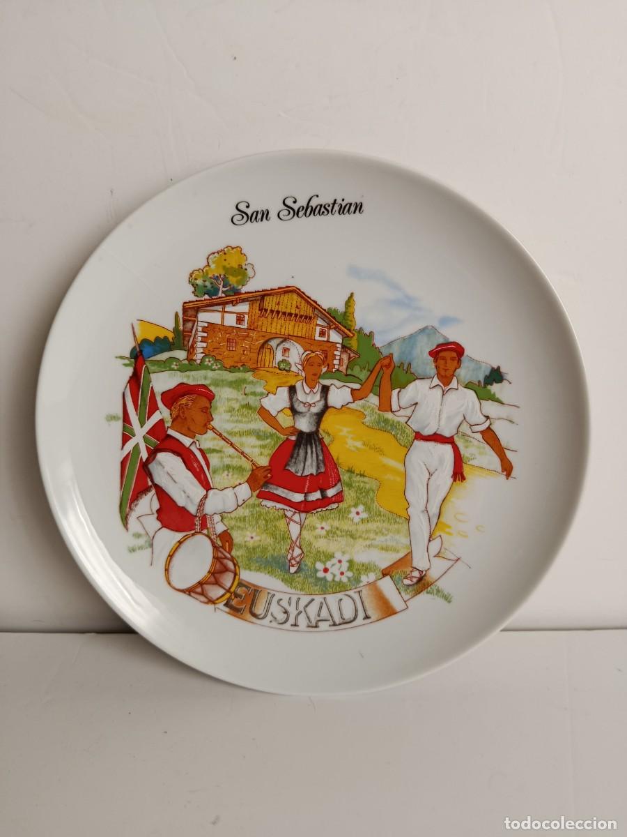 Vintage: PLATO VASCO DE PORCELANA. SAN SEBASTIAN