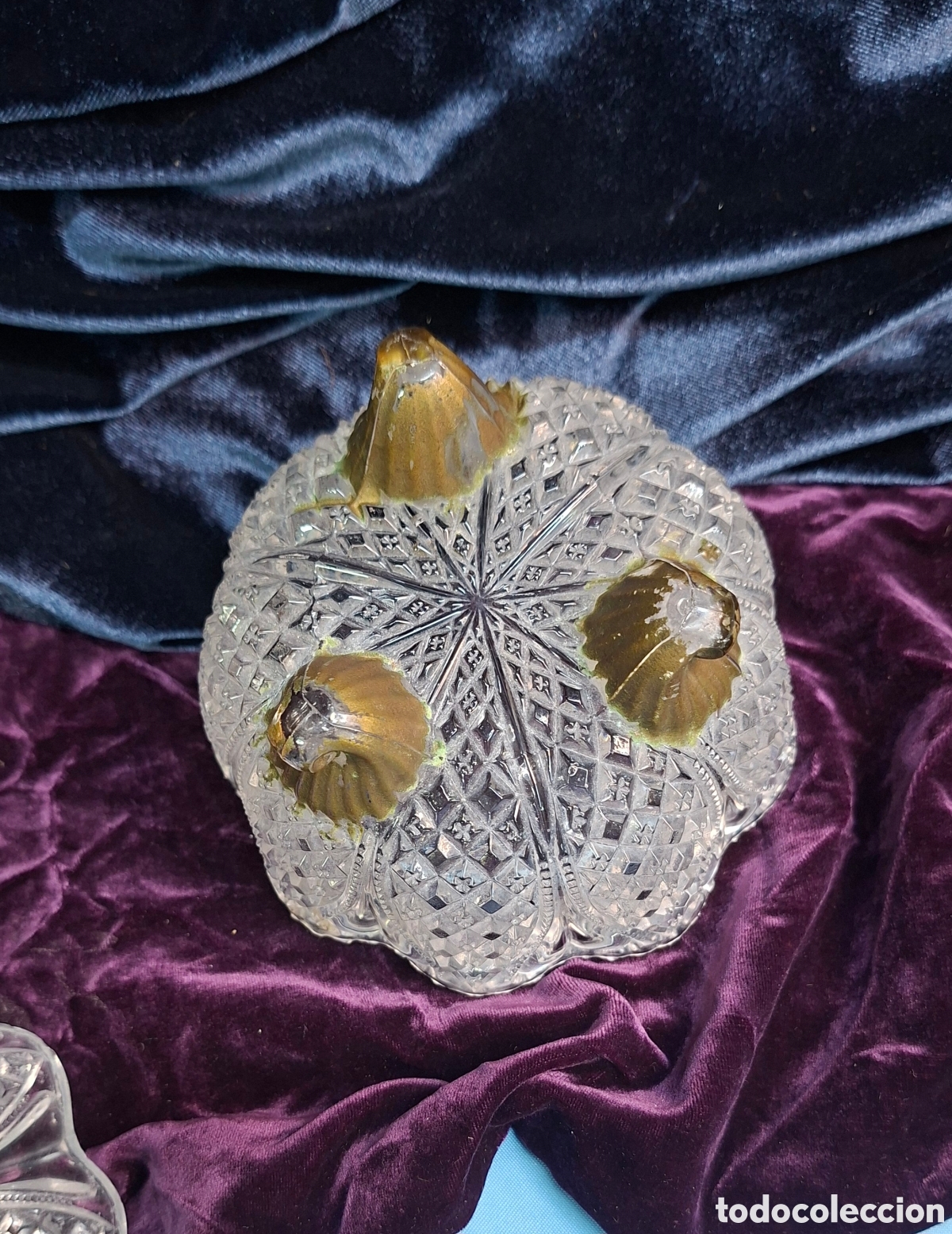 Vintage: Antigua bombonera de cristal prensado con patas - Siglo XX - Vintage