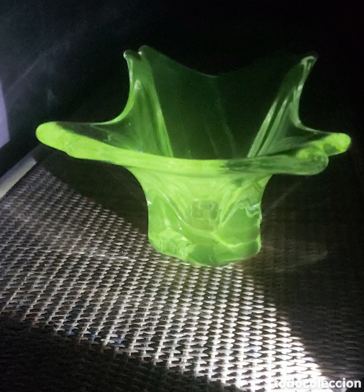Vintage: Centro Mesa Cristal Frances Vintage A&ntilde;os 60 - Vidrio de Manganeso Reactivo a Luz UV 2.1 kg