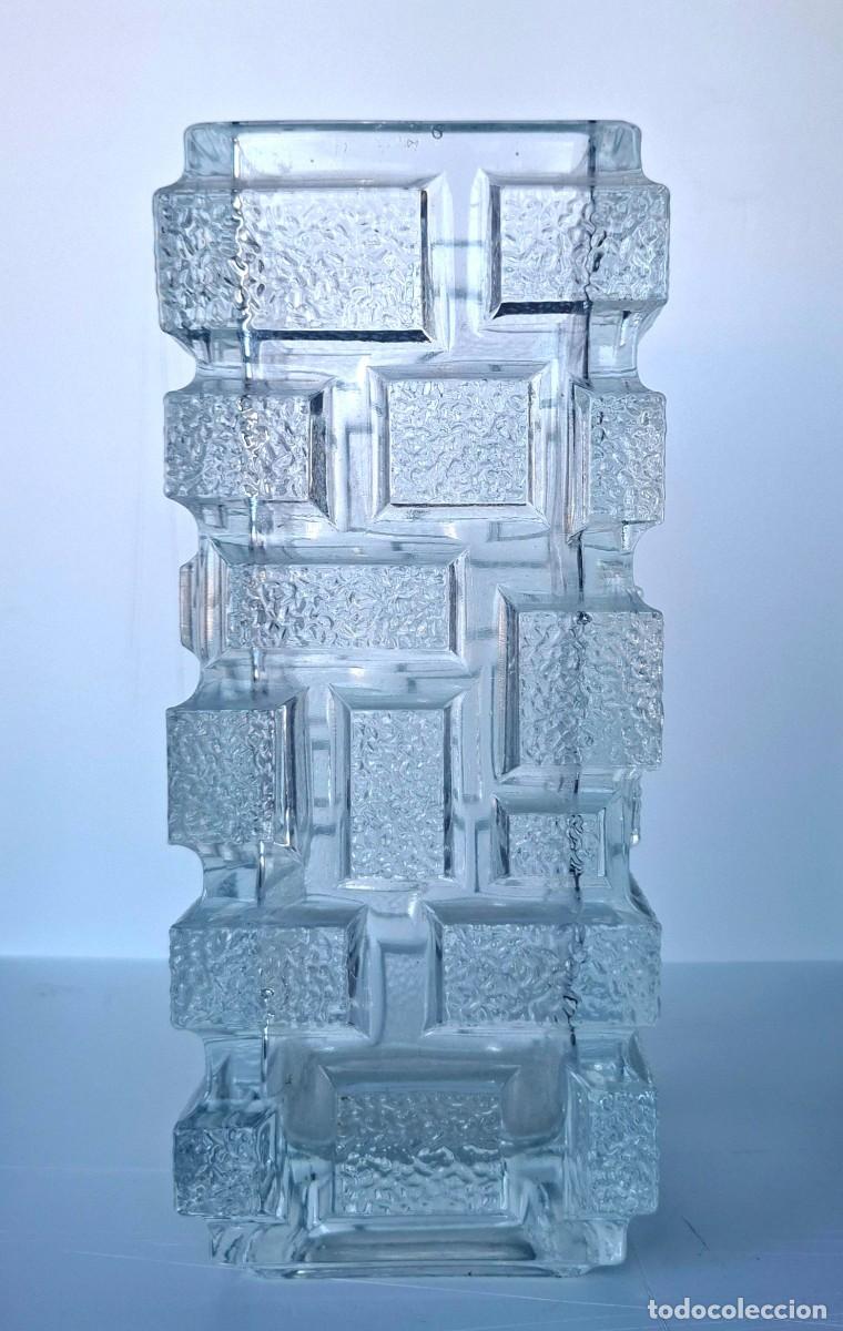 Vintage: Ic&oacute;nico Jarr&oacute;n Brutalista &rdquo;Panelak&rdquo; de Jiř&iacute; Zejmon / Rudolfova Hut (Sklo Union) - 22 cm Mid-Century