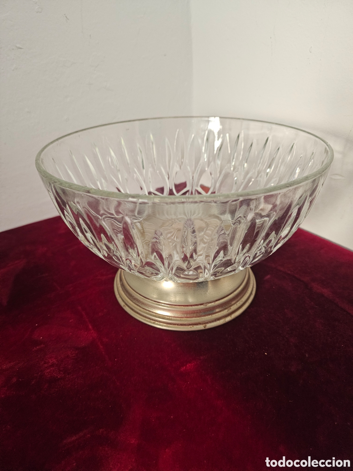 Vintage: Centro de mesa / Frutero de cristal tallado sobre peana met&aacute;lica vintage (21,5 cm)