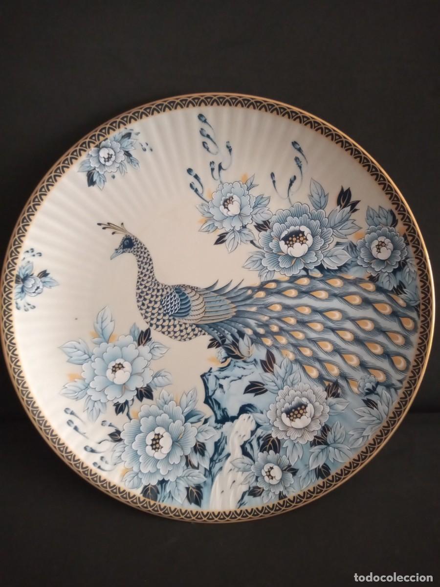 Vintage: PLATO DECORATIVO PORCELANA TSUJI PAVO REAL Y PEON&Iacute;AS 24.8 CM