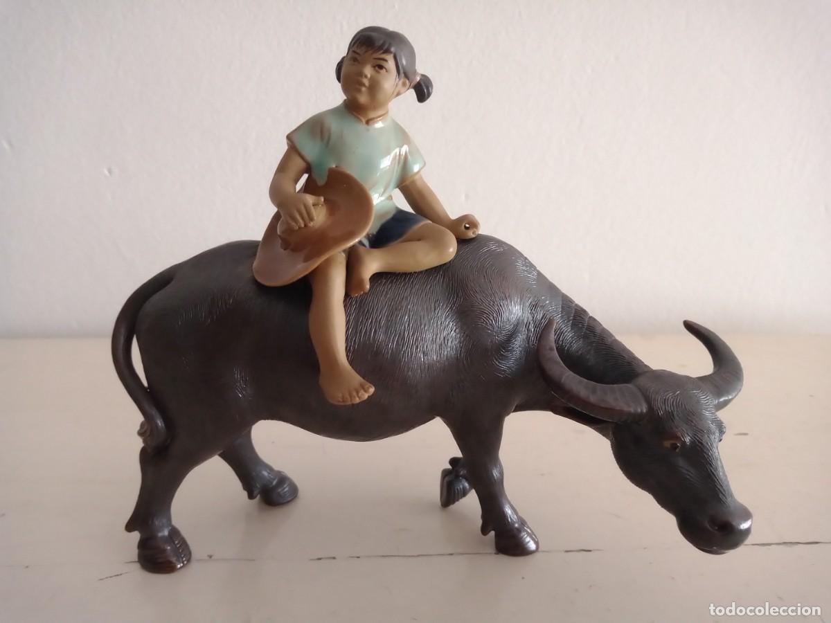 Vintage: FIGURA ORIENTAL CERAMICA NINA SOBRE BUFALO C1970