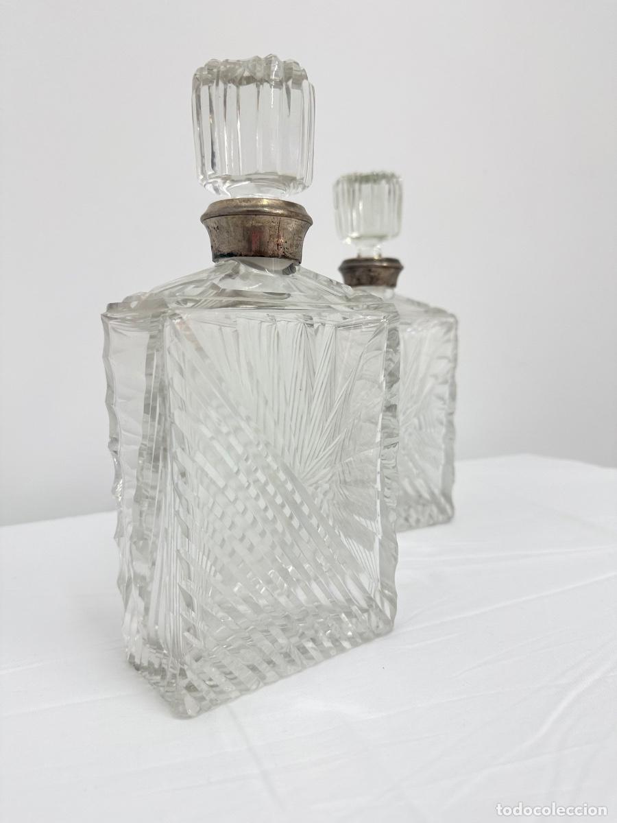 Vintage: Pareja de licoreras en cristal tallado con embocadura en plata
