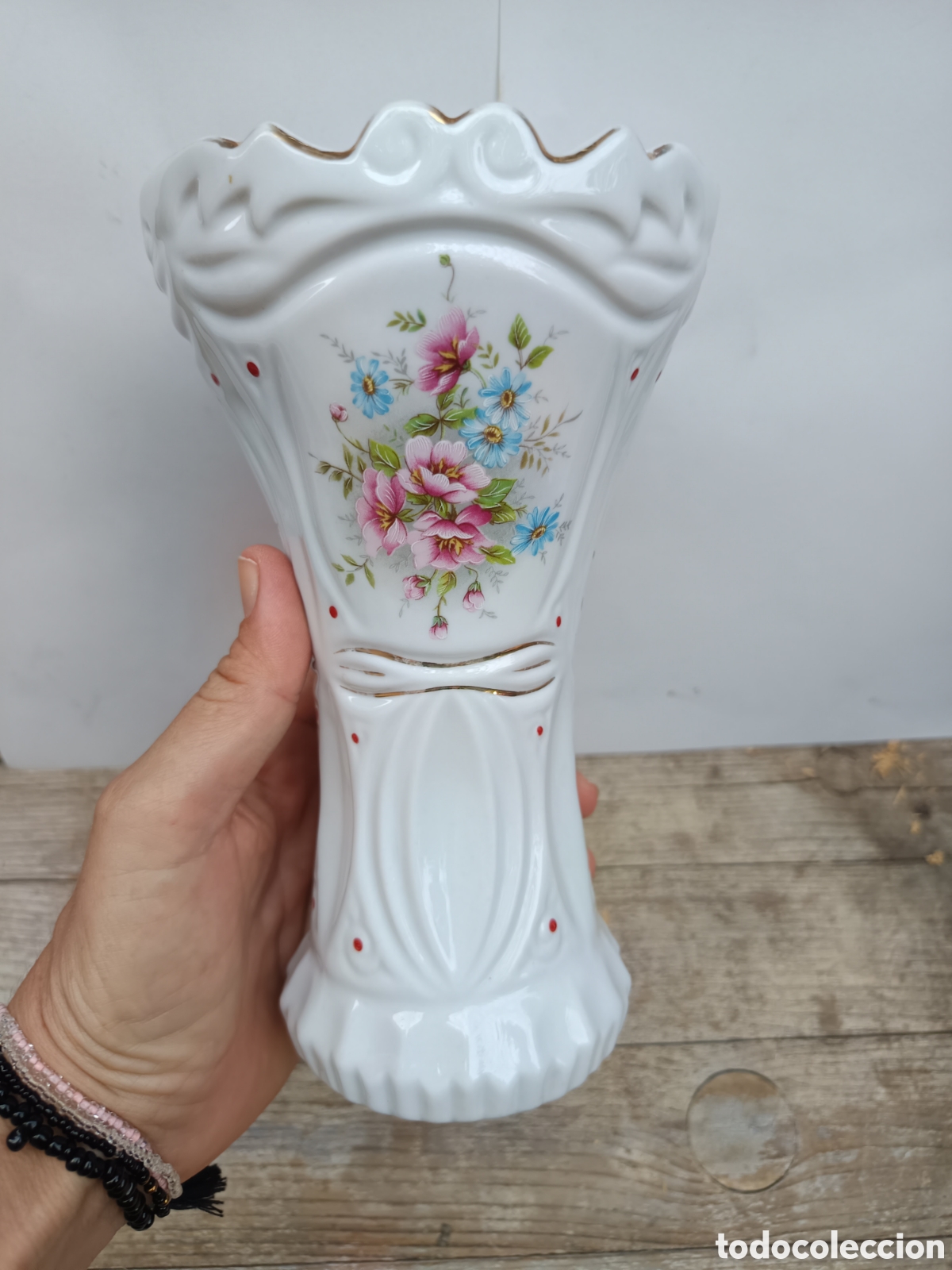 Vintage: JARR&Oacute;N florero DE PORCELANA DECORADO CON FLORES Y ORO